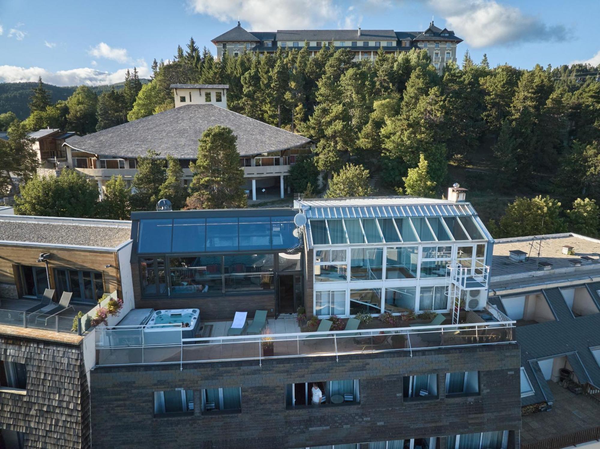 Hotel Le Grand Tetras Font-Romeu-Odeillo-Via المظهر الخارجي الصورة