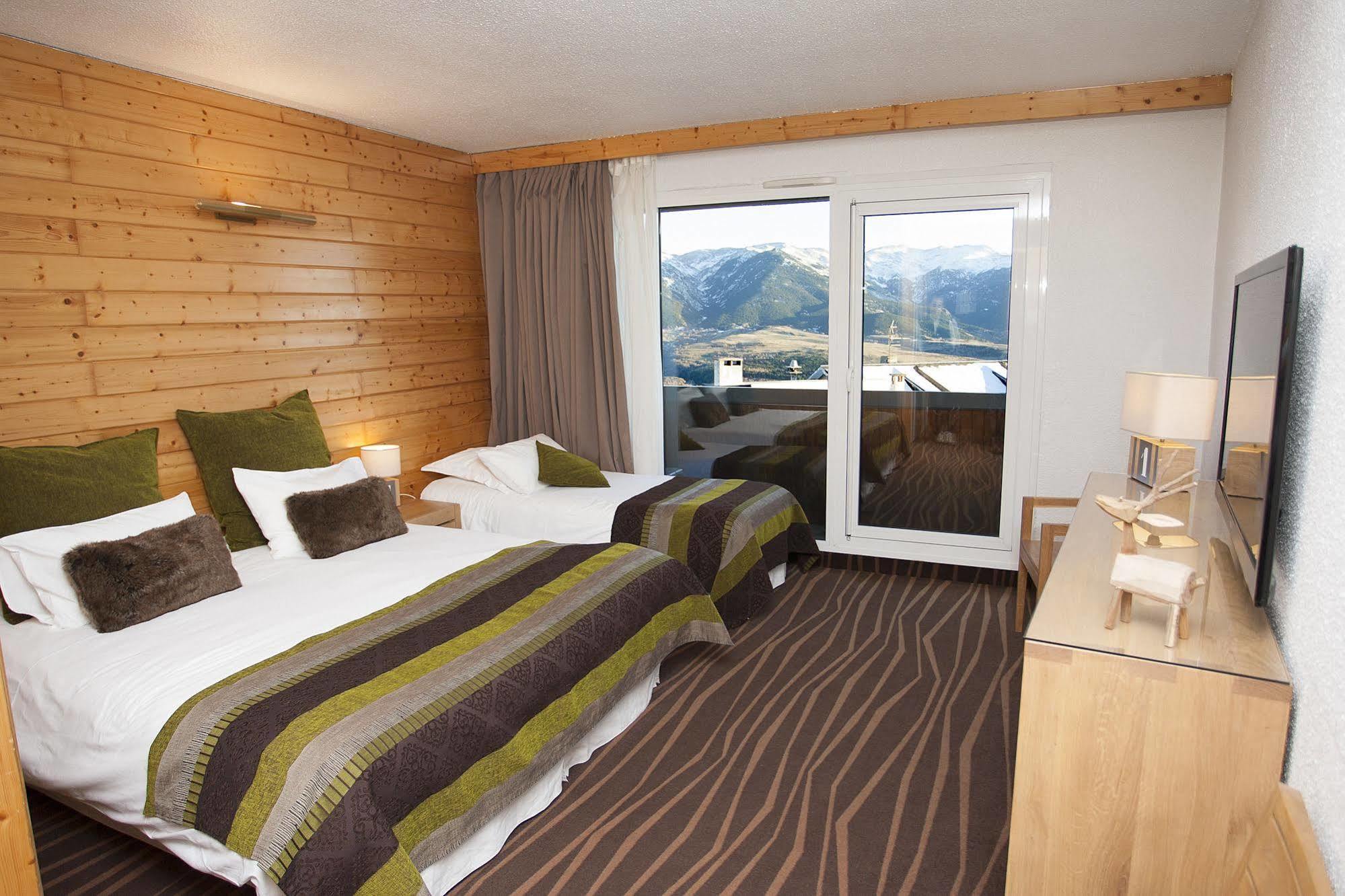 Hotel Le Grand Tetras Font-Romeu-Odeillo-Via المظهر الخارجي الصورة