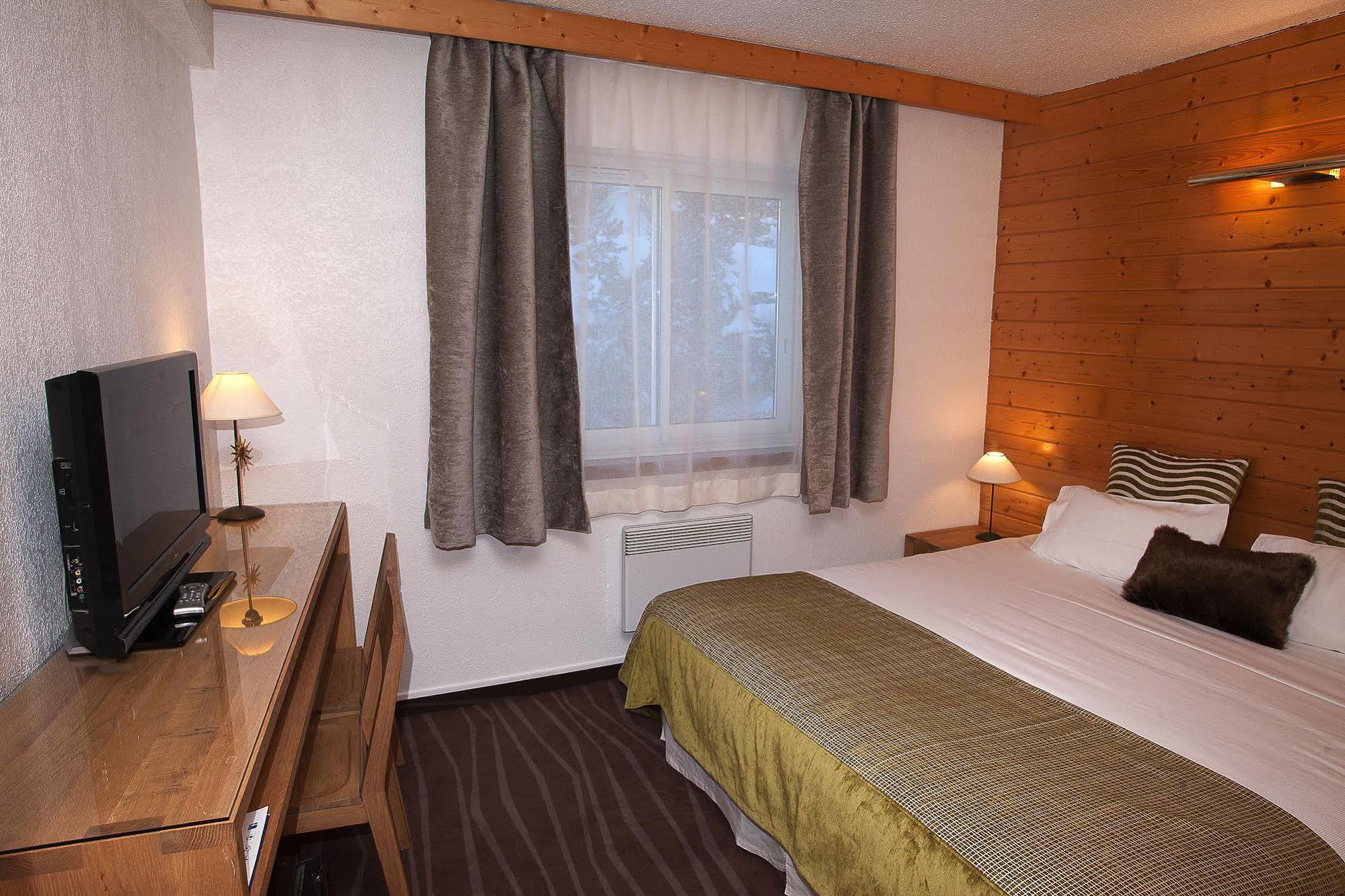 Hotel Le Grand Tetras Font-Romeu-Odeillo-Via المظهر الخارجي الصورة