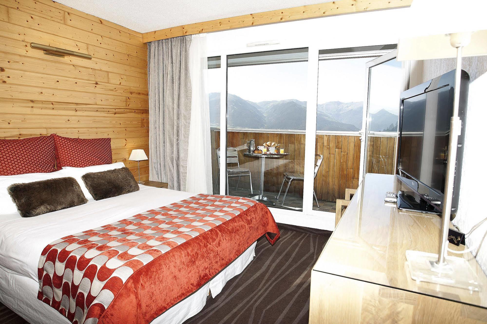 Hotel Le Grand Tetras Font-Romeu-Odeillo-Via المظهر الخارجي الصورة